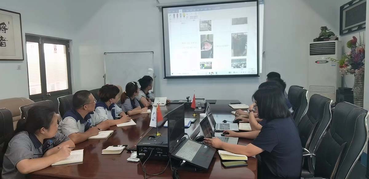 Zoomlion quality and technology department leaders came to Gohong Hydraulic to give training to the company's production, technology and quality related personnel.